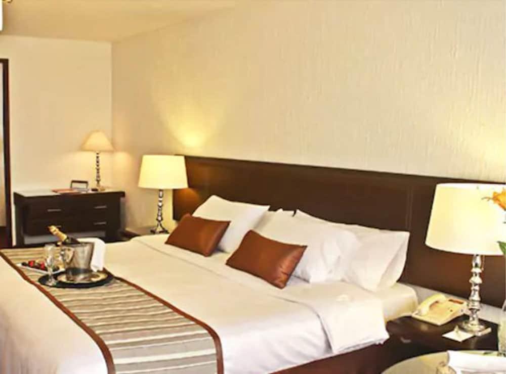 Hotel Ceo Morelia Exterior photo